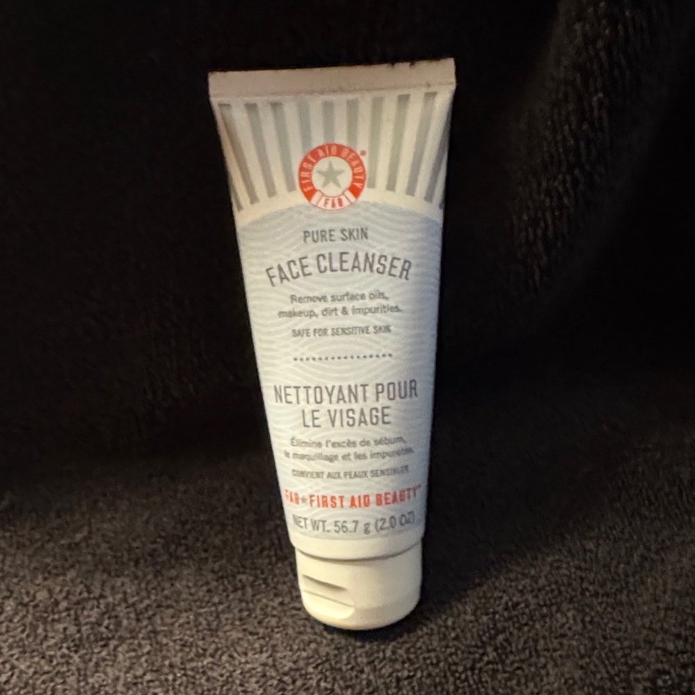 First Aid Beauty Pure Skin Face Cleanser - White and Red
